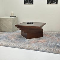 طاولة مربع سطح زجاج قاعده خشب قشرة سنديان