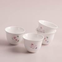 فنجال قهوة في علبة مغلقة مع ثيم