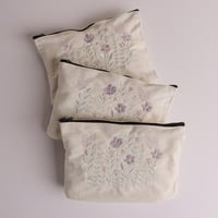 ١٠ حبات - شنطة مكياج مطرزة