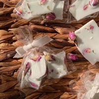 توزيعات كسر فواحات شمعية بالورد