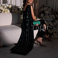 فستان طويل مكشوف الظهر جزئياً مع أكمام واسعة