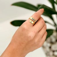 خاتم بحفر ماسكين يد بعض