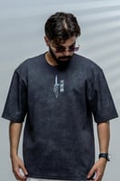 تيشرت رمادي بتصميم شخصية توجي