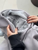 هودي ليحتضنك دائما بدلاً عني