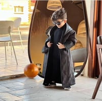 فروه انيقة بأطراف سدو للاطفال بالاسم