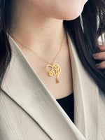 سلسال مخصص بالاسم وحرف مع قلب - لمسة من الرومانسية