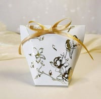 2 بوكس توزيعات بثلاث الوان ( كحلي _ وردي _ أبيض )