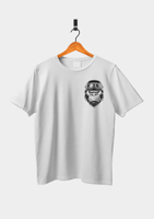 غوريلا مع خوذه الطيران