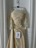 فستان اريام