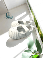 حذاء أطفال لطيف بألوان متعددة