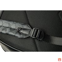 حقيبة ظهر جلدية جديدة ذات ألوان متباينة