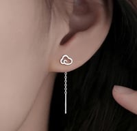 أقراط عصرية