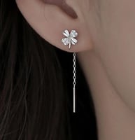 أقراط عصرية