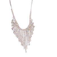 قلادة شرابة كريستالية