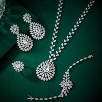 قلادة طويلة من الزركونيا الفاخرة