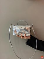 حقيبة يد فضية عصرية صيف 2025 ناعمة أنيقة