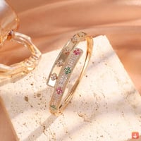 اساور بنقش اوراق البرسيم