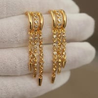 الأقراط الطويلة الأنيقة