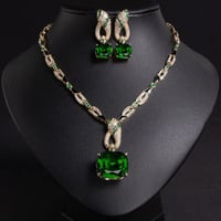 مجموعة مجوهرات فاخرة قلادة واقراط درجة اولي