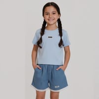 طقم مكون من قطعتين ( بنات ) قصير جديد