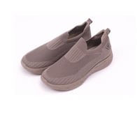 حذاء رياضي بيج