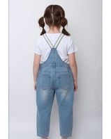 شيال جينز مع تيشيرت ابيض