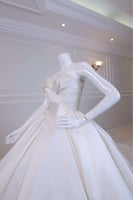فستان زفاف أبيض منفوش ملكي فاخر