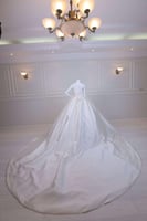 فستان زفاف أبيض منفوش ملكي فاخر