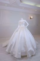 فستان زفاف أبيض منفوش ملكي فاخر