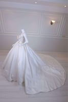 فستان زفاف أبيض منفوش ملكي فاخر