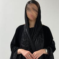 مخمل مع أكمام كسرات من المخمل الشيفون