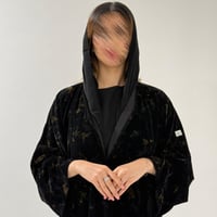 مخمل اسود مشجر ذهبي