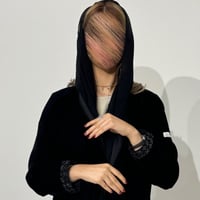 مخمل مع اكمام سواره مطرزه