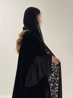 مخمل مع أكمام كسرات من المخمل الشيفون