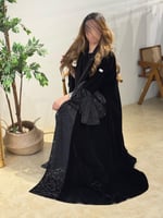 مخمل مع أكمام كسرات من المخمل الشيفون