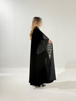 مخمل مع أكمام كسرات من المخمل الشيفون