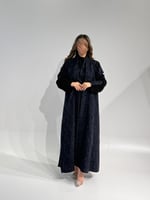 جاكار كحلي مع ملكي من الخلف