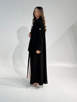 شاكيرا أكمام ضيقه