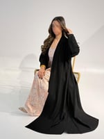 شاكيرا أكمام ضيقه