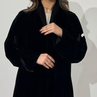 مخمل مع اكمام مطرزه ريش