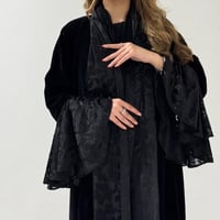 مخمل مع أكمام كسرات من المخمل الشيفون