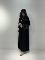 كريب ملكي مع أكمام مطرزه ورد ملون