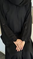 عباية سوداء أنسام