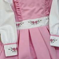 مريول مطرز بالورد