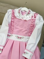 مريول مطرز بالورد