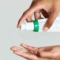 سيروم لتصحيح البقع الداكنة وتفتيح البشرة اكسيس واي...