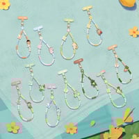 تعليقة جوال او شنطة - ميدالية مفاتيح سلسلة يدًا بي...