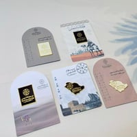 10 حبات توزيعات بروش معدني ليوم التأسيس