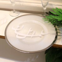 اسماء العروسين لزينة صحن الكيك