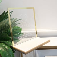 استاند الذكرى الزوجية مع قاعدة خشب